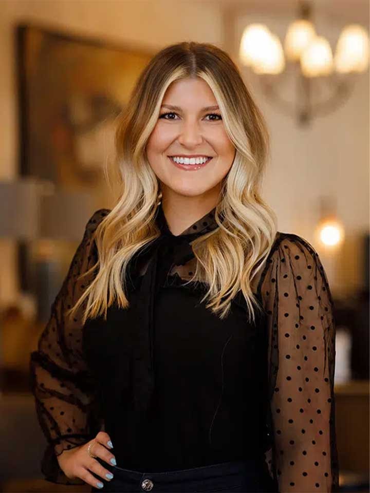 Meet the Team of Spencer Carlson Near Kennewick, Washington, like Interior Designer Elizabeth McDonald